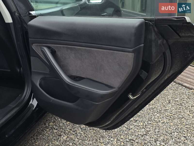 Седан Tesla Model 3 2018 в Тернополе