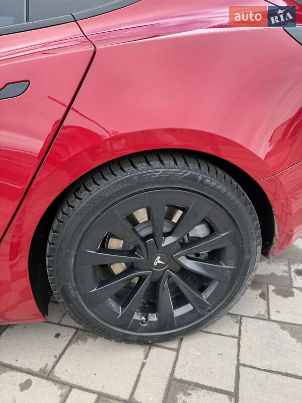 Седан Tesla Model 3 2022 в Ровно