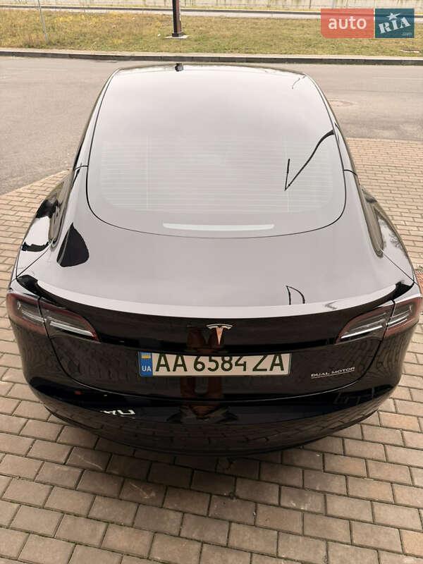 Седан Tesla Model 3 2022 в Киеве