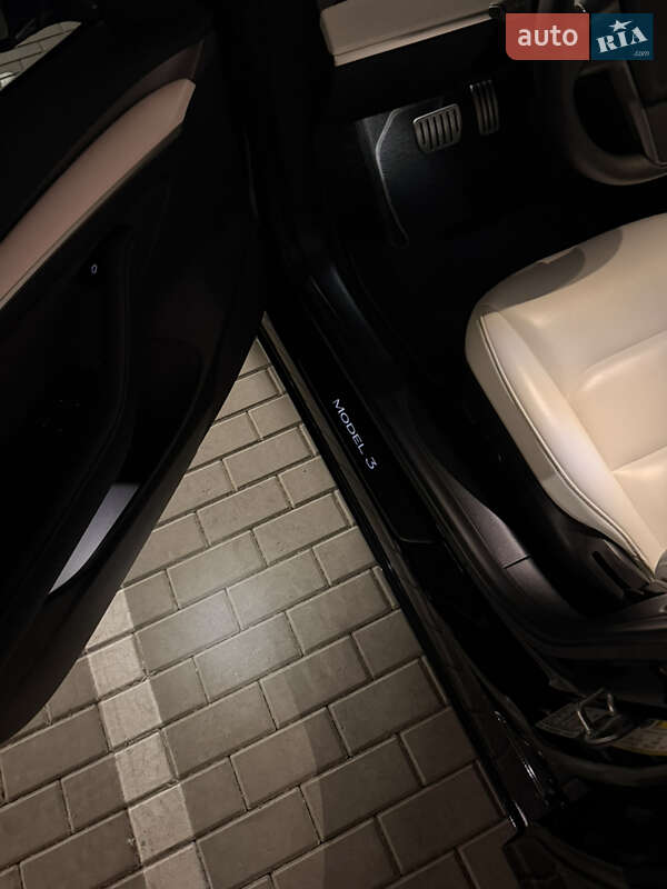 Седан Tesla Model 3 2022 в Киеве