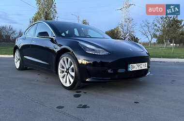 Седан Tesla Model 3 2019 в Измаиле