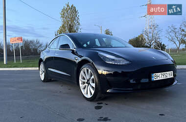Седан Tesla Model 3 2019 в Измаиле