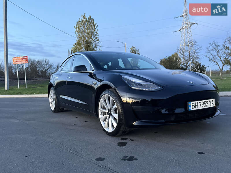 Седан Tesla Model 3 2019 в Ізмаїлі