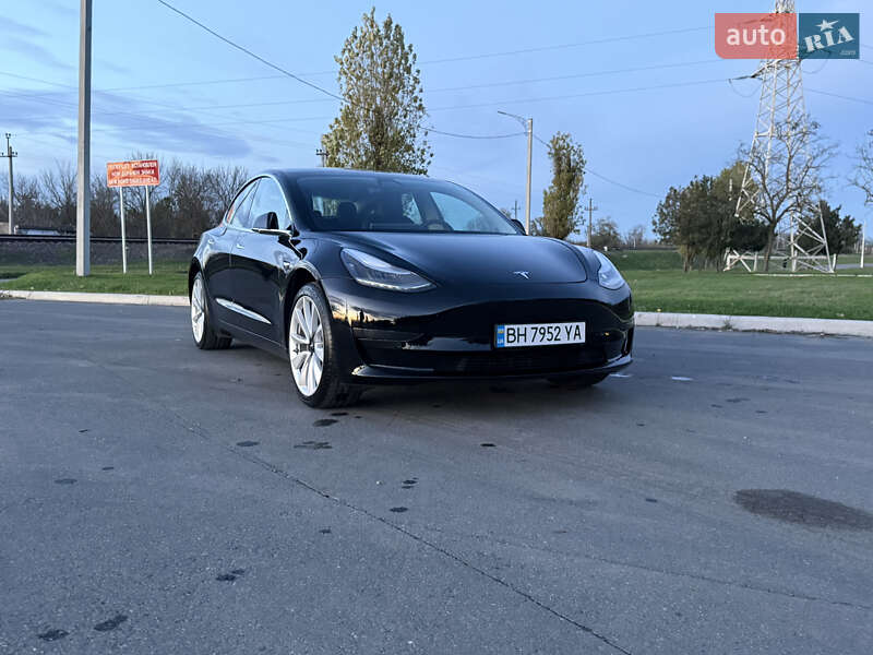 Седан Tesla Model 3 2019 в Ізмаїлі