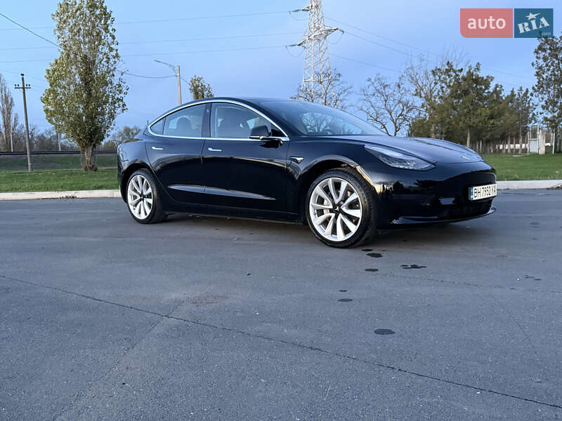 Седан Tesla Model 3 2019 в Ізмаїлі