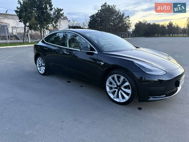 Седан Tesla Model 3 2019 в Ізмаїлі