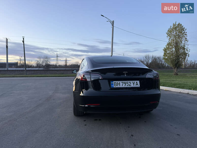 Седан Tesla Model 3 2019 в Ізмаїлі
