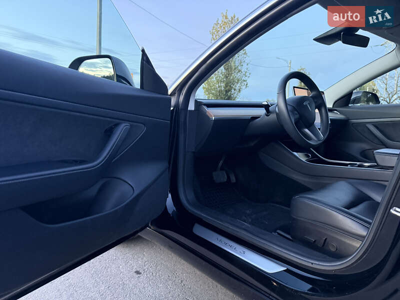 Седан Tesla Model 3 2019 в Ізмаїлі