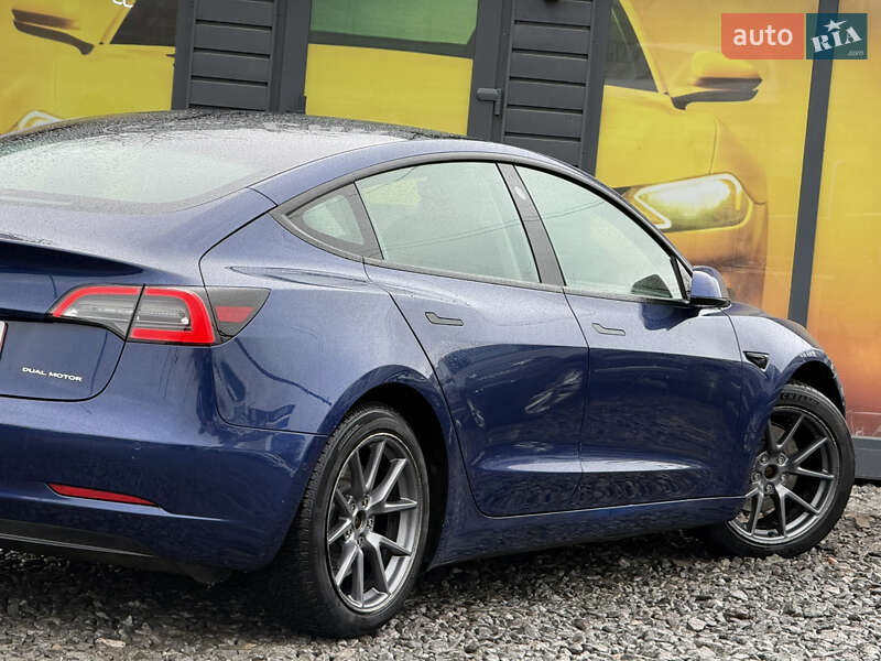 Седан Tesla Model 3 2022 в Стрию