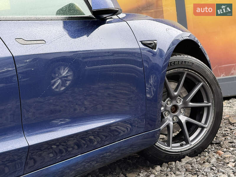 Седан Tesla Model 3 2022 в Стрию