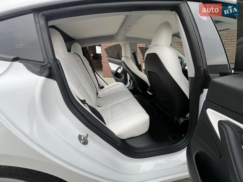 Седан Tesla Model 3 2021 в Луцке