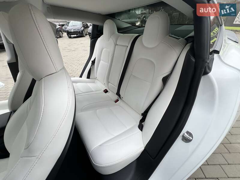 Седан Tesla Model 3 2021 в Луцке