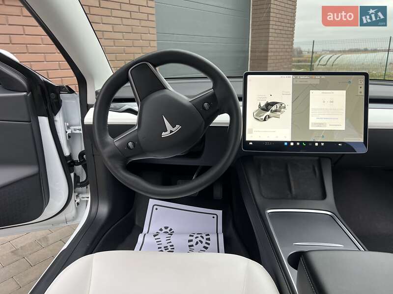 Седан Tesla Model 3 2021 в Луцке