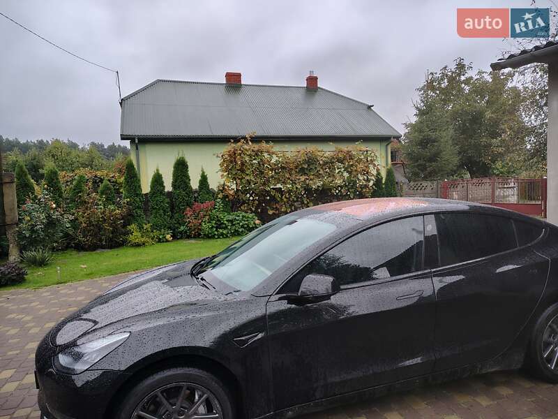 Седан Tesla Model 3 2019 в Львові