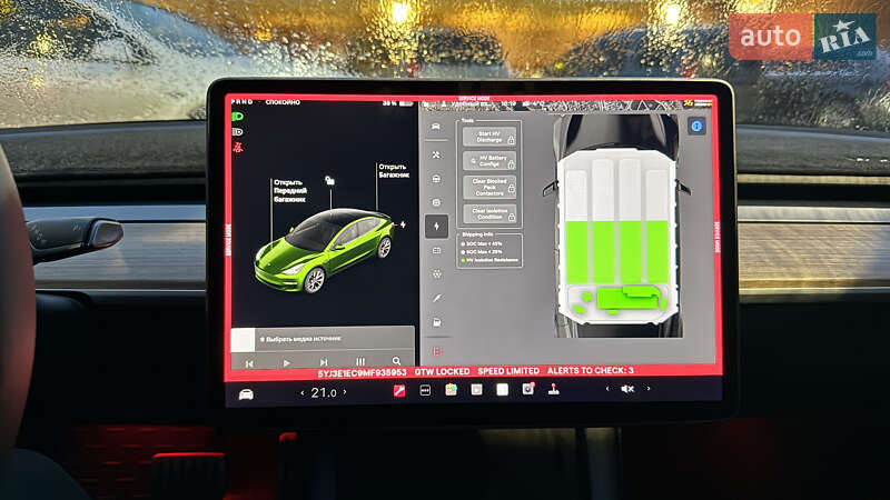 Седан Tesla Model 3 2021 в Виннице