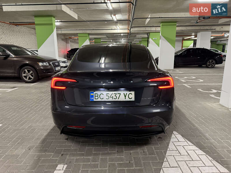 Седан Tesla Model 3 2023 в Львове