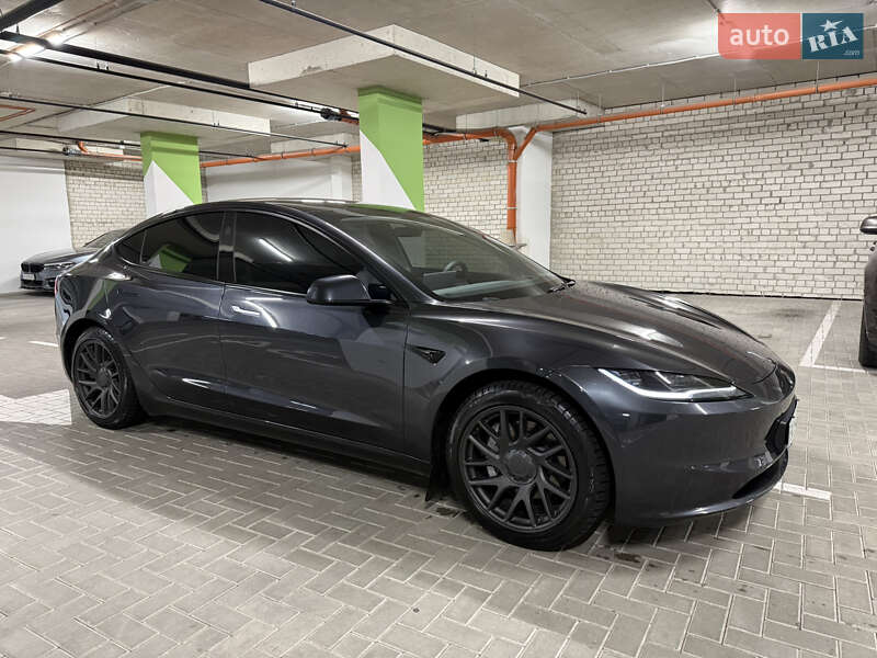 Седан Tesla Model 3 2023 в Львове