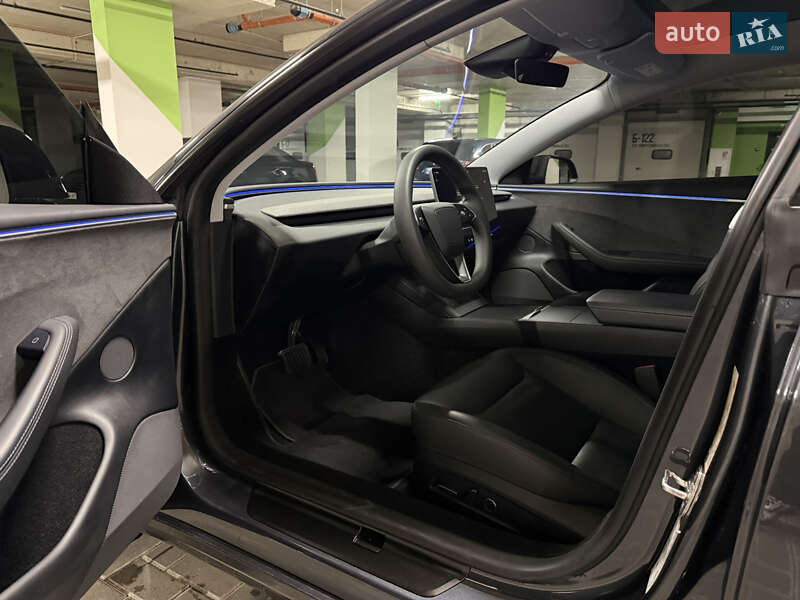 Седан Tesla Model 3 2023 в Львове