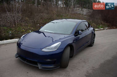 Седан Tesla Model 3 2021 в Киеве