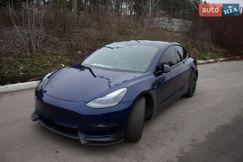 Седан Tesla Model 3 2021 в Києві