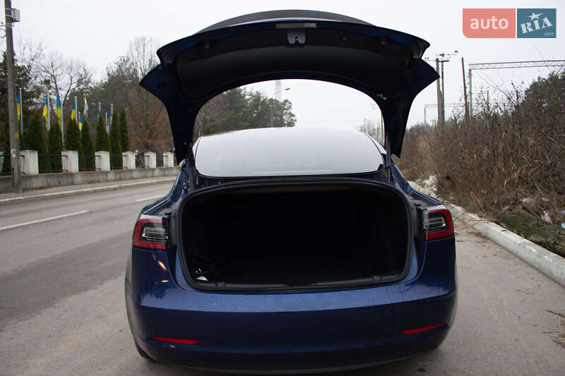 Седан Tesla Model 3 2021 в Києві