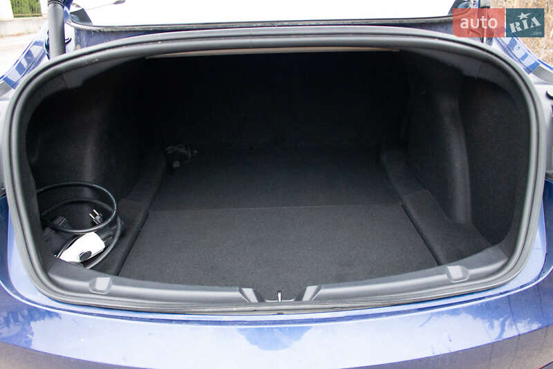 Седан Tesla Model 3 2021 в Києві