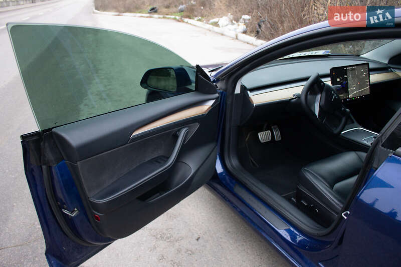 Седан Tesla Model 3 2021 в Києві