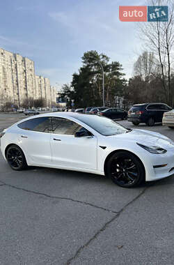 Седан Tesla Model 3 2018 в Киеве