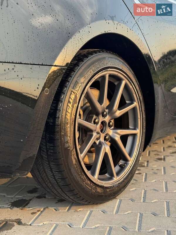 Седан Tesla Model 3 2019 в Львові