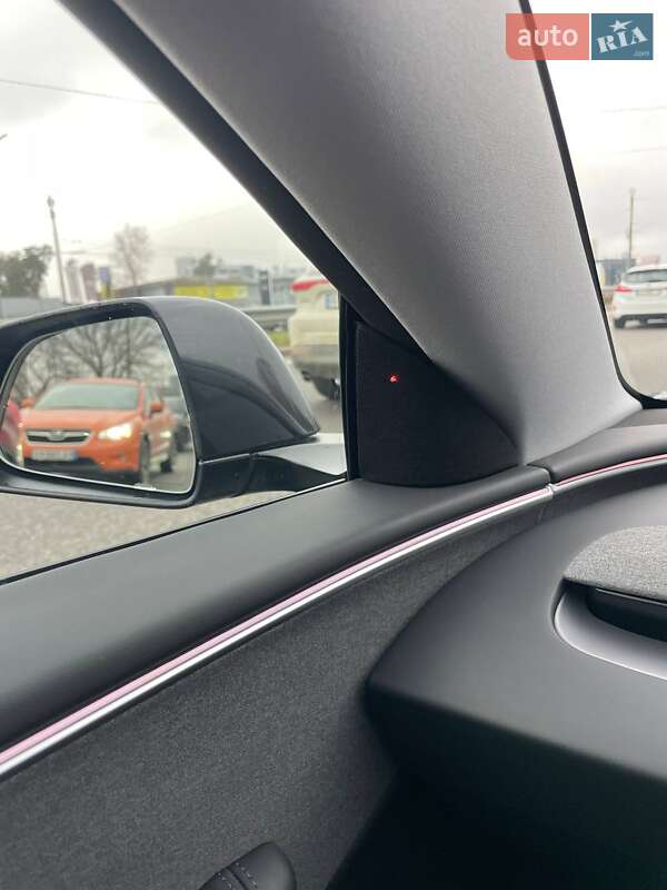 Седан Tesla Model 3 2024 в Києві