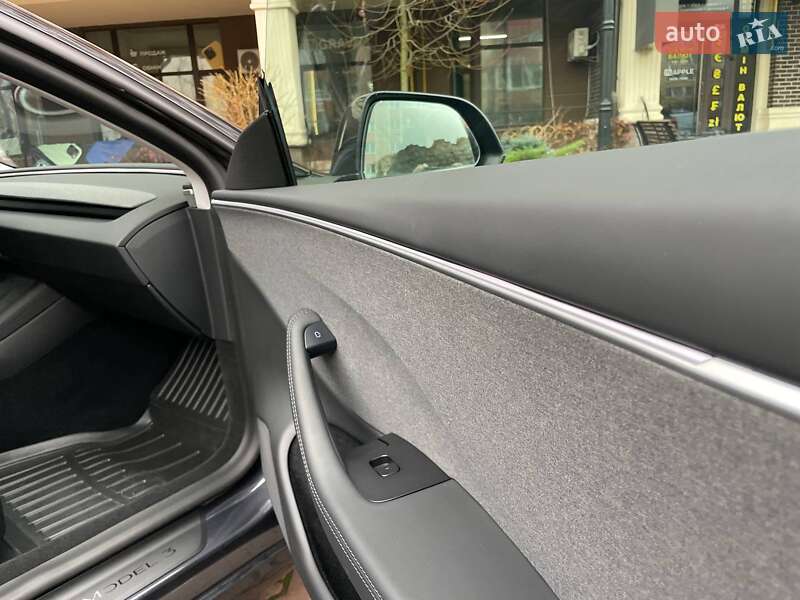 Седан Tesla Model 3 2024 в Києві