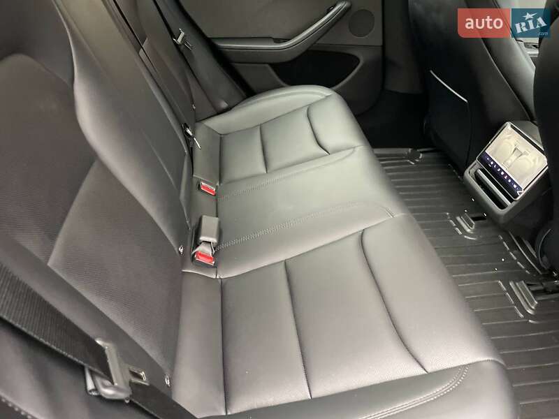 Седан Tesla Model 3 2024 в Києві