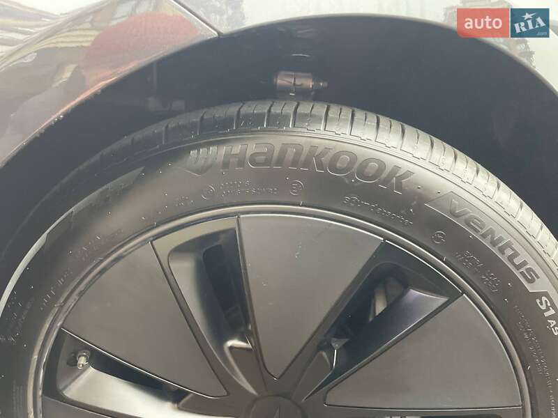 Седан Tesla Model 3 2024 в Києві