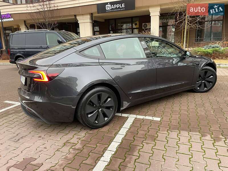 Седан Tesla Model 3 2024 в Києві