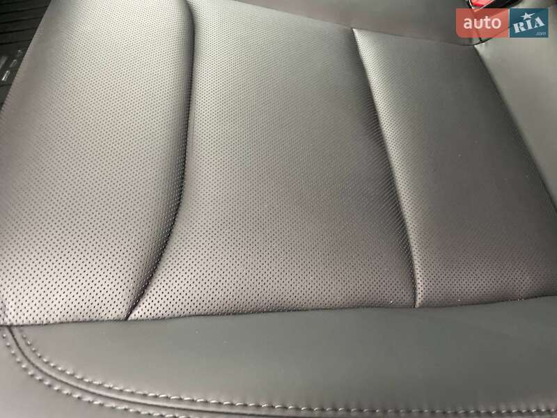 Седан Tesla Model 3 2024 в Києві