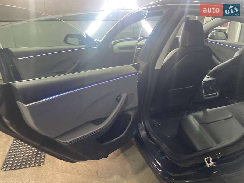 Седан Tesla Model 3 2024 в Києві