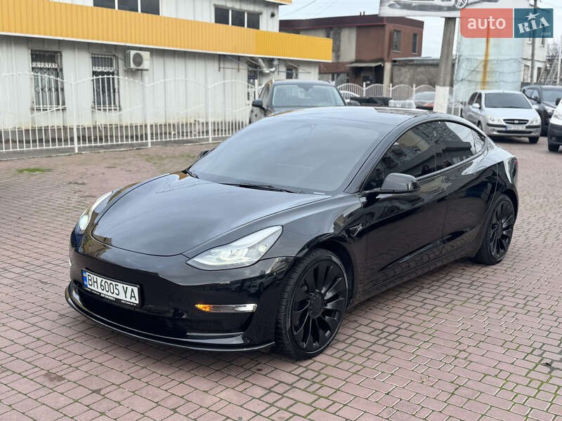 Седан Tesla Model 3 2023 в Одессе