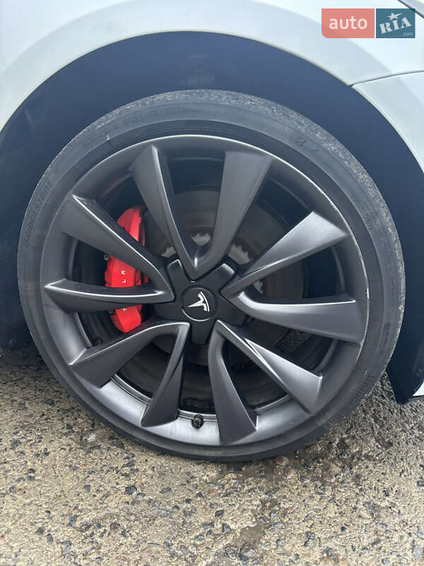 Седан Tesla Model 3 2019 в Львове