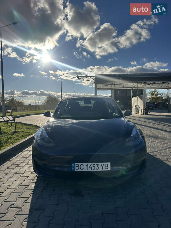 Tesla Model 3 2022
