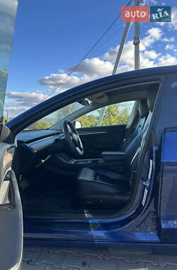 Седан Tesla Model 3 2022 в Львові