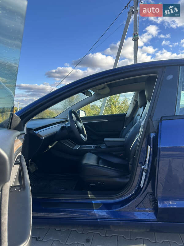 Седан Tesla Model 3 2022 в Львові