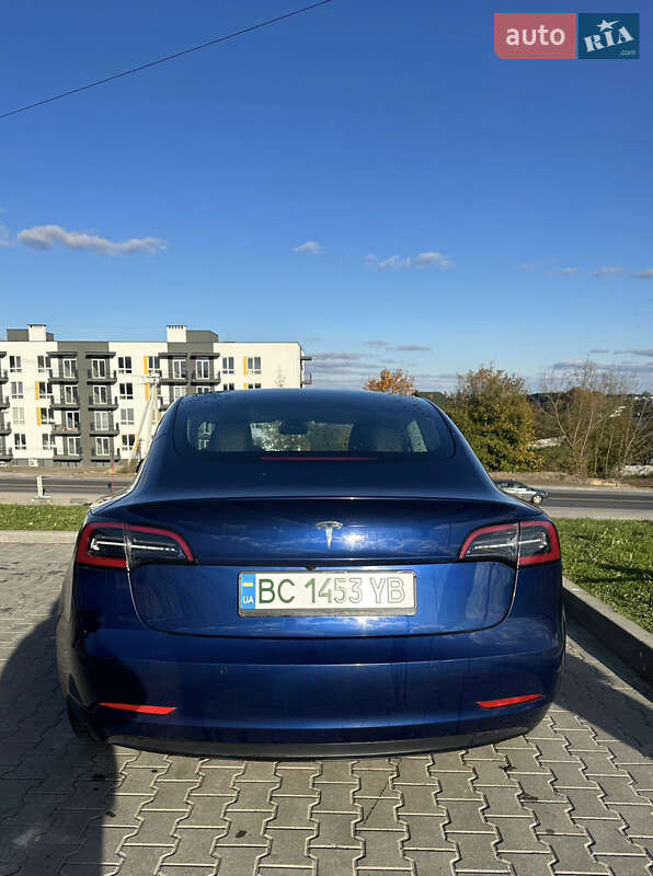 Седан Tesla Model 3 2022 в Львові