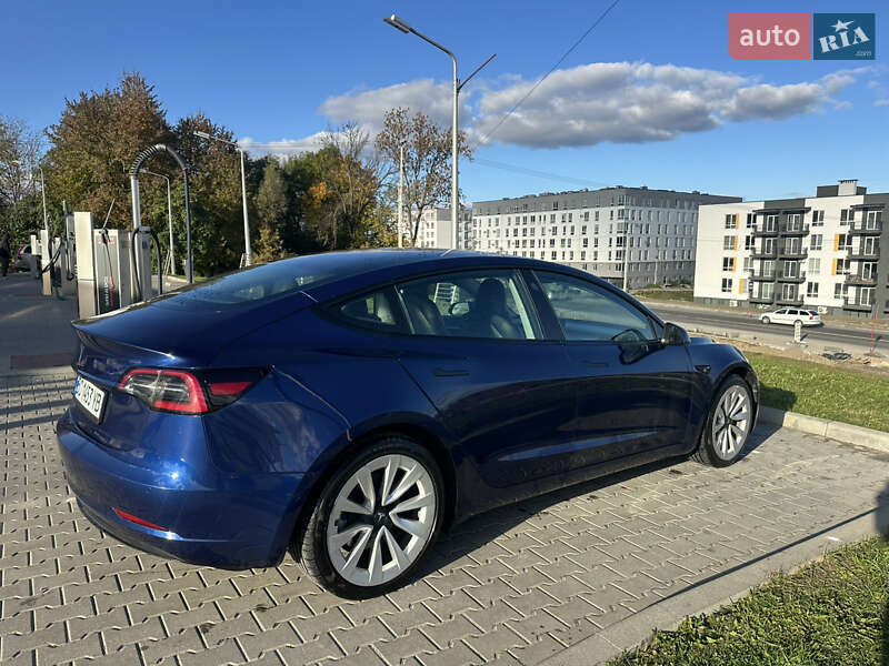 Седан Tesla Model 3 2022 в Львові