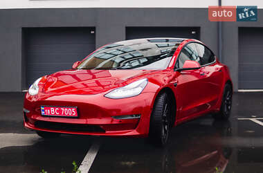 Седан Tesla Model 3 2022 в Ровно