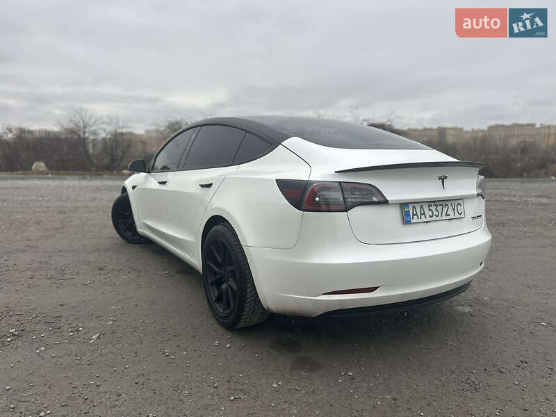 Седан Tesla Model 3 2022 в Киеве