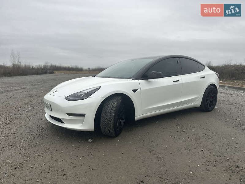 Седан Tesla Model 3 2022 в Киеве