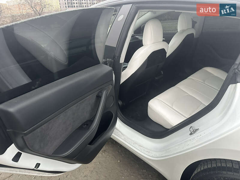 Седан Tesla Model 3 2022 в Киеве