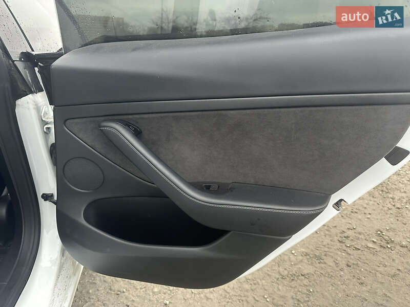 Седан Tesla Model 3 2022 в Киеве