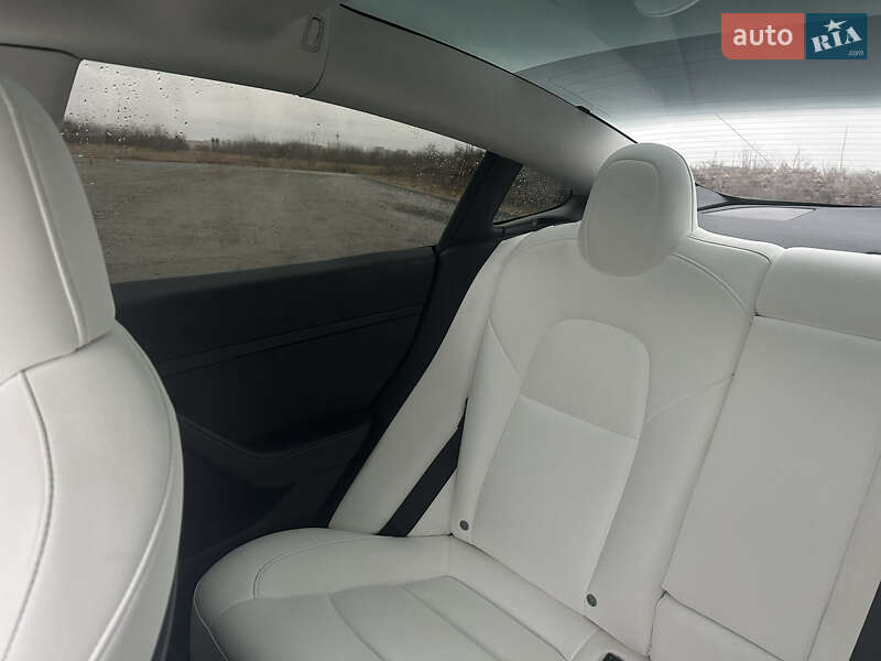 Седан Tesla Model 3 2022 в Киеве