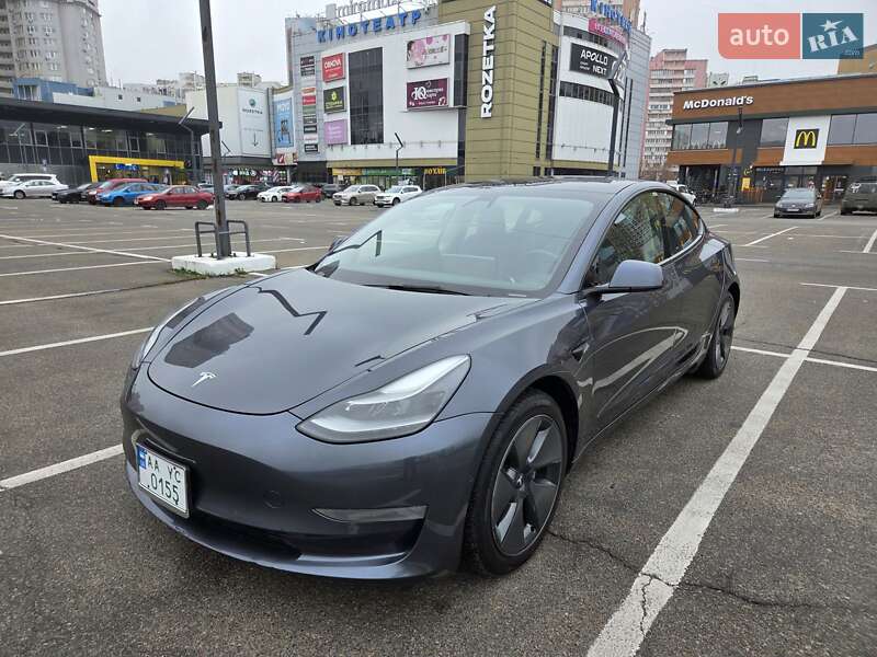 Седан Tesla Model 3 2021 в Киеве